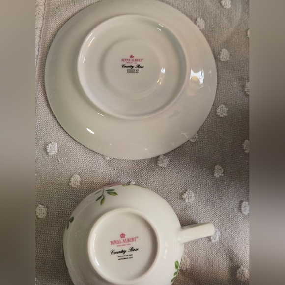 RARE  Royal Albert Country Rose" Tea Set - Teapot, Cups & Saucers - Pristine - Picture 4 of 7